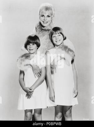 Original Film Title: THE SPY IN THE GREEN HAT.  English Title: THE SPY IN THE GREEN HAT.  Film Director: JOSEPH SARGENT; HENRY W. GEORGE.  Year: 1966.  Stars: JAMIE LEE CURTIS; JANET LEIGH. Credit: METRO GOLDWYN MAYER / Album Stock Photo