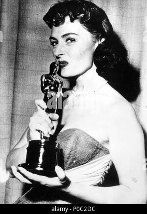 Description: 26th Academy Awards (1954). Donna Reed, best actress in a supporting role for 'From Here to Eternety'..  Year: 1954.  Stars: DONNA REED. Stock Photo