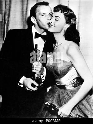 Description: 26th Annual Academy Awards (1954). Fran Sinatra, best actor in a supporting role for 'Fom Here to Eternety'. Donna Redd, best actress in a supporting role for 'From Here to Eternety'..  Year: 1954.  Stars: DONNA REED; FRANK SINATRA. Stock Photo