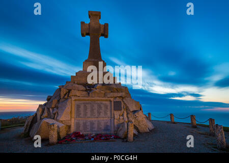 Twilight over World Wars I and II Memorial, overlooking the Atlantic Ocean at Newquay, Cornwall, England Stock Photo
