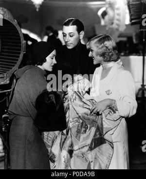 Description: Visita en el set de 'Bolero'..  Original Film Title: BOLERO.  English Title: BOLERO.  Film Director: WESLEY RUGGLES.  Year: 1934.  Stars: GLORIA SWANSON; GEORGE RAFT; CAROLE LOMBARD. Credit: PARAMOUNT PICTURES / Album Stock Photo