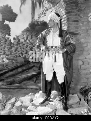 Original Film Title: THE SON OF THE SHEIK.  English Title: THE SON OF THE SHEIK.  Film Director: GEORGE FITZMAURICE.  Year: 1926.  Stars: RUDOLPH VALENTINO. Credit: UNITED ARTISTS / Album Stock Photo