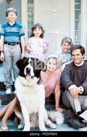 Original Film Title: BEETHOVEN.  English Title: BEETHOVEN.  Film Director: BRIAN LEVANT.  Year: 1992.  Stars: BONNIE HUNT; CHARLES GRODIN. Credit: UNIVERSAL PICTURES / Album Stock Photo