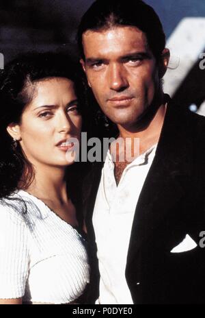 Original Film Title: DESPERADO.  English Title: DESPERADO.  Film Director: ROBERT RODRIGUEZ.  Year: 1995.  Stars: SALMA HAYEK; ANTONIO BANDERAS. Credit: COLUMBIA TRI STAR / TORRES, RICO / Album Stock Photo