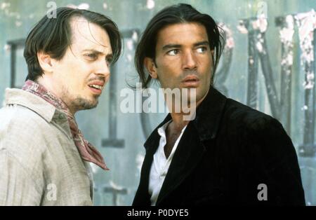 Original Film Title: DESPERADO.  English Title: DESPERADO.  Film Director: ROBERT RODRIGUEZ.  Year: 1995.  Stars: STEVE BUSCEMI; ANTONIO BANDERAS. Credit: COLUMBIA TRI STAR / TORRES, RICO / Album Stock Photo