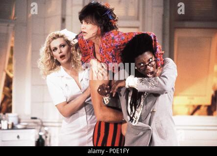 Original Film Title: SOAPDISH.  English Title: SOAPDISH.  Film Director: MICHAEL HOFFMAN.  Year: 1991.  Stars: SALLY FIELD; CATHY MORIARTY; WHOOPI GOLDBERG. Credit: PARAMOUNT PICTURES / Album Stock Photo