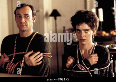Original Film Title: THE REF.  English Title: HOSTILE HOSTAGES.  Film Director: TED DEMME.  Year: 1994.  Stars: JUDY DAVIS; KEVIN SPACEY. Credit: TOUCHSTONE PICTURES / ROWAND, JACK / Album Stock Photo