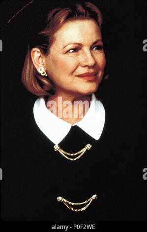 Original Film Title: THE BIRDCAGE.  English Title: THE BIRDCAGE.  Film Director: MIKE NICHOLS.  Year: 1996.  Stars: DIANNE WIEST. Credit: UNITED INTERNATIONAL PICTURES / Album Stock Photo