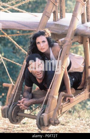 Original Film Title: HUDSON HAWK.  English Title: HUDSON HAWK.  Film Director: MICHAEL LEHMANN.  Year: 1991.  Stars: BRUCE WILLIS; ANDIE MACDOWELL. Credit: TRI STAR PICTURES / Album Stock Photo