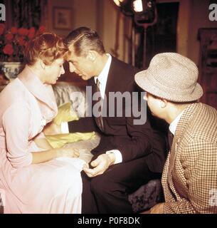 Original Film Title: INDISCREET.  English Title: INDISCREET.  Film Director: STANLEY DONEN.  Year: 1958.  Stars: CARY GRANT; INGRID BERGMAN; STANLEY DONEN. Credit: WARNER BROTHERS / Album Stock Photo