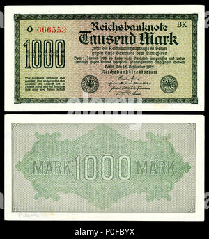 . English: German Papiermark of the Weimar Republic, post World War I hyperinflation era (1921–24).  . 1922 (note), 2015 (image). Reichsbankdirektorium Berlin 3 GER-76-Reichsbanknote-1000 Mark (1922) Stock Photo