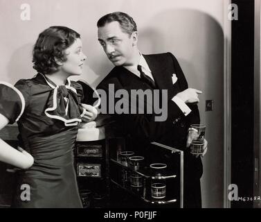 Original Film Title: THE THIN MAN.  English Title: THE THIN MAN.  Film Director: W. S. VAN DYKE.  Year: 1934.  Stars: WILLIAM POWELL; MYRNA LOY. Credit: M.G.M / Album Stock Photo