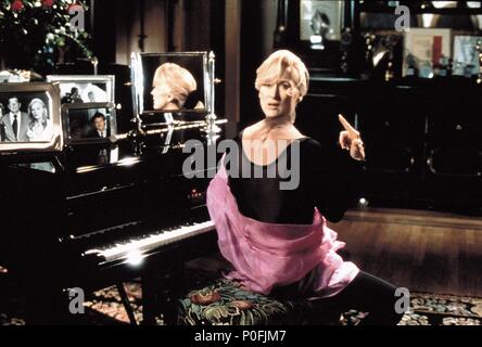 Original Film Title: DEATH BECOMES HER.  English Title: DEATH BECOMES HER.  Film Director: ROBERT ZEMECKIS.  Year: 1992.  Stars: MERYL STREEP. Credit: UNIVERSAL PICTURES / Album Stock Photo