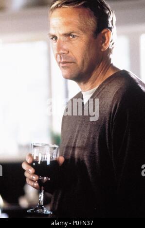 Original Film Title: MESSAGE IN A BOTTLE.  English Title: MESSAGE IN A BOTTLE.  Film Director: LUIS MANDOKI.  Year: 1999.  Stars: KEVIN COSTNER. Credit: WARNER BROS. PICTURES / GLASS, BEN / Album Stock Photo