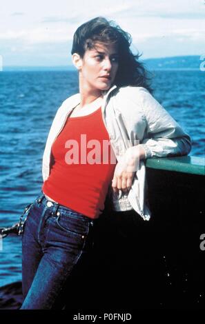 Original Film Title: AN OFFICER AND A GENTLEMAN.  English Title: AN OFFICER AND A GENTLEMAN.  Film Director: TAYLOR HACKFORD.  Year: 1982.  Stars: DEBRA WINGER. Credit: PARAMOUNT PICTURES / Album Stock Photo