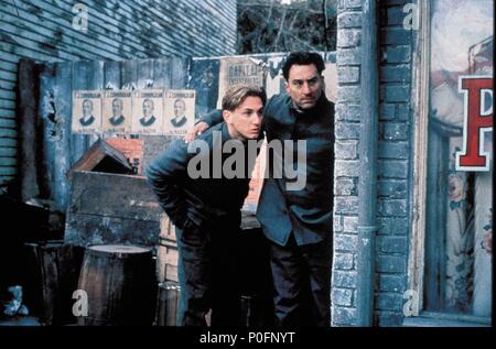 Original Film Title: WE'RE NO ANGELS.  English Title: WE'RE NO ANGELS.  Film Director: NEIL JORDAN.  Year: 1989.  Stars: ROBERT DE NIRO; SEAN PENN. Credit: PARAMOUNT PICTURES / Album Stock Photo