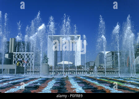 1993 HISTORICAL FOUNTAIN ARCHE DE LA FRATERNITE LA DEFENSE PARIS FRANCE Stock Photo