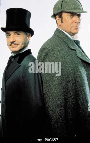 Original Film Title: WITHOUT A CLUE.  English Title: WITHOUT A CLUE.  Film Director: THOM EBERHARDT.  Year: 1988.  Stars: MICHAEL CAINE; BEN KINGSLEY. Credit: RANK / Album Stock Photo