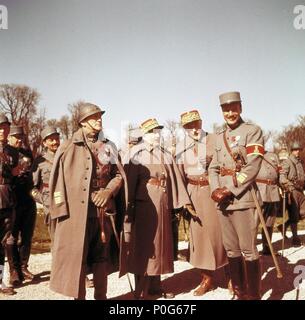 Original Film Title: PATHS OF GLORY.  English Title: PATHS OF GLORY.  Film Director: STANLEY KUBRICK.  Year: 1957.  Stars: KIRK DOUGLAS; ADOLPHE MENJOU; GEORGE MACREADY; RALPH MEEKER. Credit: UNITED ARTISTS / Album Stock Photo