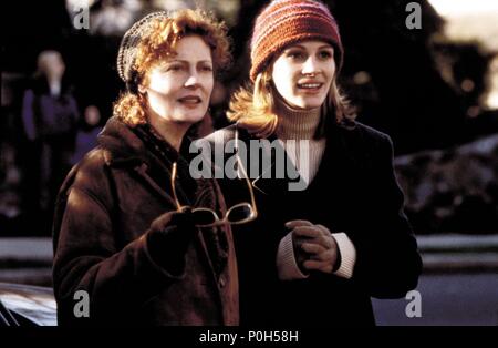 Original Film Title: STEPMOM.  English Title: STEPMOM.  Film Director: CHRIS COLUMBUS.  Year: 1998.  Stars: SUSAN SARANDON; JULIA ROBERTS. Credit: COLUMBIA TRI STAR / Album Stock Photo