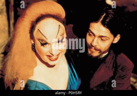 Original Film Title: PINK FLAMINGOS.  English Title: PINK FLAMINGOS.  Film Director: JOHN WATERS.  Year: 1972.  Stars: DIVINE. Credit: NEW LINE CINEMA / Album Stock Photo