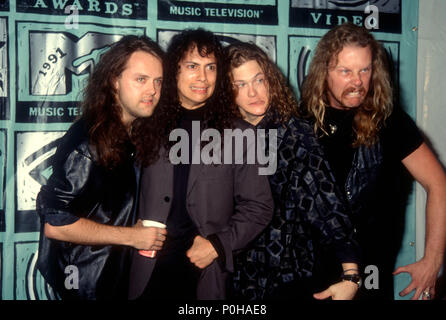 UNIVERSAL CITY, CA - SEPTEMBER 05: (L-R) Musicians Lars Ulrich, Kirk Hammett, Dave Mustaine and James Hetfield of the band Metallica attend the Eighth Annual MTV Video Music Awards on September 5, 1991 at Universal Amphitheatre in Universal City, California. Photo by Barry King/Alamy Stock Photo Stock Photo