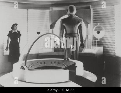 ALIEN SCENE THE DAY THE EARTH STOOD STILL (1951 Stock Photo - Alamy