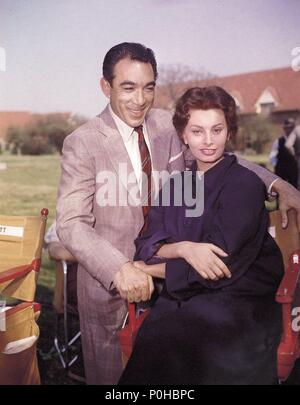 Original Film Title: THE BLACK ORCHID.  English Title: THE BLACK ORCHID.  Film Director: MARTIN RITT.  Year: 1958.  Stars: SOPHIA LOREN; ANTHONY QUINN. Credit: PARAMOUNT PICTURES / Album Stock Photo