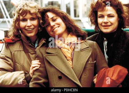 Original Film Title: HANNAH AND HER SISTERS.  English Title: HANNAH AND HER SISTERS.  Film Director: WOODY ALLEN.  Year: 1986.  Stars: MIA FARROW; BARBARA HERSHEY; DIANNE WIEST. Credit: ORION PICTURES / Album Stock Photo