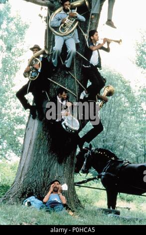 Original Film Title: CRNA MACKA, BELI MACOR.  English Title: BLACK CAT, WHITE CAT.  Film Director: EMIR KUSTURICA.  Year: 1998. Credit: OCTOBER FILMS / Album Stock Photo