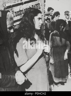 Original Film Title: LA TERRA TREMA: EPISODIO DEL MARE.  English Title: THE EARTH TREMBLES.  Film Director: LUCHINO VISCONTI.  Year: 1948. Credit: UNIVERSALIA FILMS / Album Stock Photo