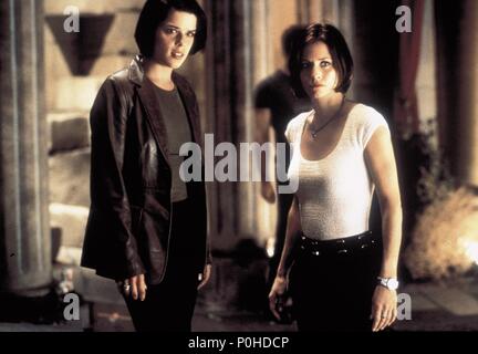 Scream 2 Year: 1997 USA Neve Campbell , Courteney Cox Director: Wes ...