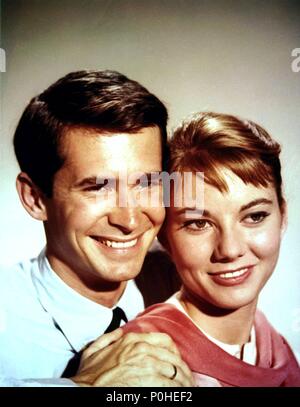 Original Film Title: ON THE BEACH.  English Title: ON THE BEACH.  Film Director: STANLEY KRAMER.  Year: 1959.  Stars: ANTHONY PERKINS; DONNA ANDERSON. Credit: UNITED ARTISTS / Album Stock Photo