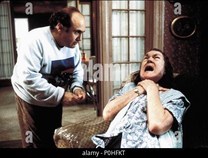 Original Film Title: THROW MOMMA FROM THE TRAIN.  English Title: THROW MOMMA FROM THE TRAIN.  Film Director: DANNY DEVITO.  Year: 1987.  Stars: DANNY DEVITO. Credit: ORION PICTURES / Album Stock Photo