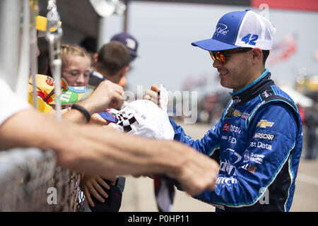 Brooklyn, Michigan, USA. 8th June, 2018. Kyle Larson (42) gets ready to practice for the FireKeepers Casino 400 at Michigan International Speedway in Brooklyn, Michigan. Credit: Stephen A. Arce/ASP/ZUMA Wire/Alamy Live News Stock Photo