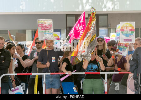 Berlin, Germany. 09th June, 2018. 09 June 2018, Germany, Berlin: People protesting against the 'Frauenmarsch' (lit. women's march) by right-wing populist groups. Credit: Paul Zinken/dpa/Alamy Live News Stock Photo