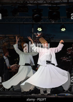 Chiuduno, Italy. 8th June 2018. The Turkish whirling dancers or Sufi whirling dancers performing of the Mevlevi (whirling dervish) sema  at the festival LO SPIRITO DEL PIANETA Credit: Simone Brambilla/Alamy Live News The Turkish whirling dancers or Sufi whirling dancers performing of the Mevlevi (whirling dervish) sema  at the festival LO SPIRITO DEL PIANETA Credit: Simone Brambilla/Alamy Live News Stock Photo