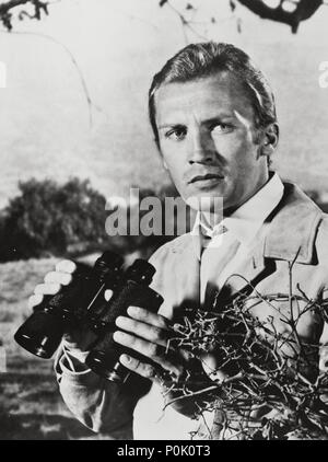 Original Film Title: INVADERS, THE-TV.  English Title: INVADERS, THE-TV.  Year: 1967.  Stars: ROY THINNES. Credit: QUINN MARTIN ENTERTEIMENT / Album Stock Photo