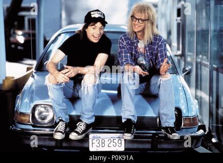 Original Film Title: WAYNE'S WORLD.  English Title: WAYNE'S WORLD.  Film Director: PENELOPE SPHEERIS.  Year: 1992.  Stars: MIKE MYERS; DANA CARVEY. Credit: PARAMOUNT PICTURES / MARKS, ELLIOT / Album Stock Photo