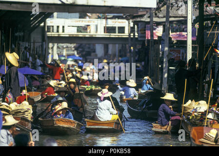 1995 HISTORICAL DAMNOEN SADUAK FLOATING MARKET RATCHABURI THAILAND Stock Photo