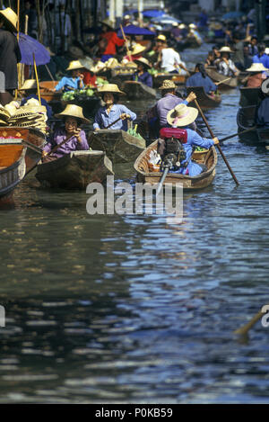 1995 HISTORICAL DAMNOEN SADUAK FLOATING MARKET RATCHABURI THAILAND Stock Photo