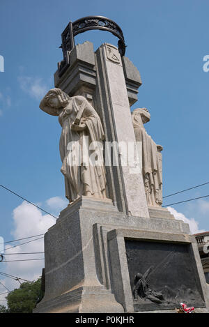 Milano monumento ai Caduti di Mentana Stock Photo - Alamy