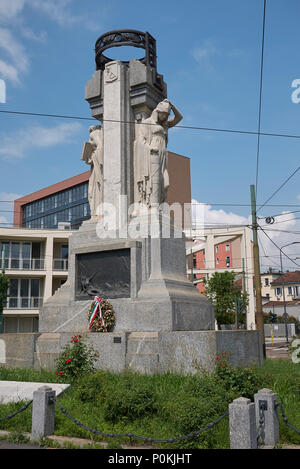 Milano monumento ai Caduti di Mentana Stock Photo - Alamy