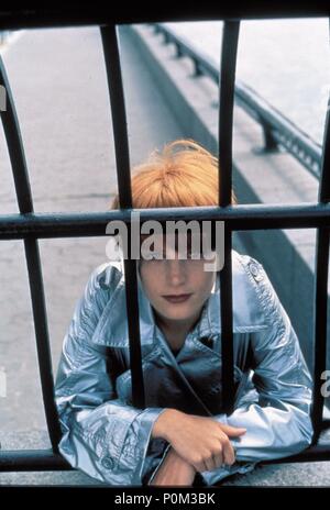 Original Film Title: SINGLE WHITE FEMALE.  English Title: SINGLE WHITE FEMALE.  Film Director: BARBET SCHROEDER.  Year: 1992.  Stars: BRIDGET FONDA. Credit: COLUMBIA TRI STAR / Album Stock Photo