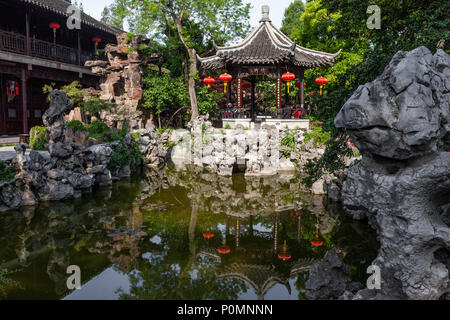 Yangzhou, Jiangsu, China.  Ge Garden, Pavilion and Pond. Stock Photo