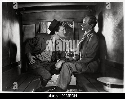 Original Film Title: DETECTIVE STORY.  English Title: DETECTIVE STORY.  Film Director: WILLIAM WYLER.  Year: 1951.  Stars: KIRK DOUGLAS; GEORGE MACREADY. Credit: PARAMOUNT PICTURES / Album Stock Photo