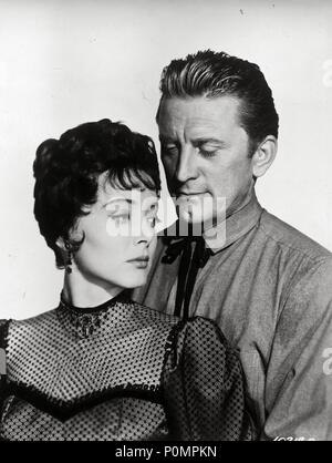 Original Film Title: LAST TRAIN FROM GUN HILL.  English Title: LAST TRAIN FROM GUN HILL.  Film Director: JOHN STURGES.  Year: 1959.  Stars: KIRK DOUGLAS; CAROLYN JONES. Credit: PARAMOUNT PICTURES / Album Stock Photo