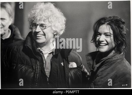 Original Film Title: ENEMY AT THE GATES.  English Title: ENEMY AT THE GATES.  Film Director: JEAN-JACQUES ANNAUD.  Year: 2001.  Stars: JEAN-JACQUES ANNAUD; RACHEL WEISZ. Credit: TRI STAR PICTURES / Album Stock Photo