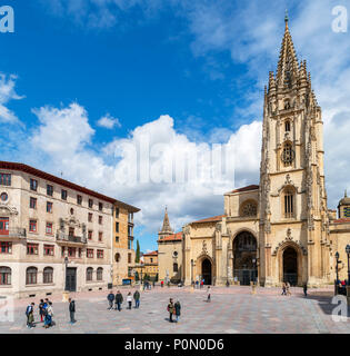 Oviedo Cathedral in Plaza Alfonso II el Casto, Oviedo, Asturias, Spain Stock Photo