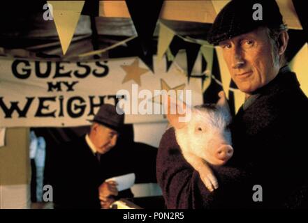 Original Film Title: BABE, THE GALLANT PIG.  English Title: BABE, THE GALLANT PIG.  Film Director: CHRIS NOONAN.  Year: 1995.  Stars: JAMES CROMWELL. Credit: UNIVERSAL PICTURES / TOWNLEY, JIM / Album Stock Photo